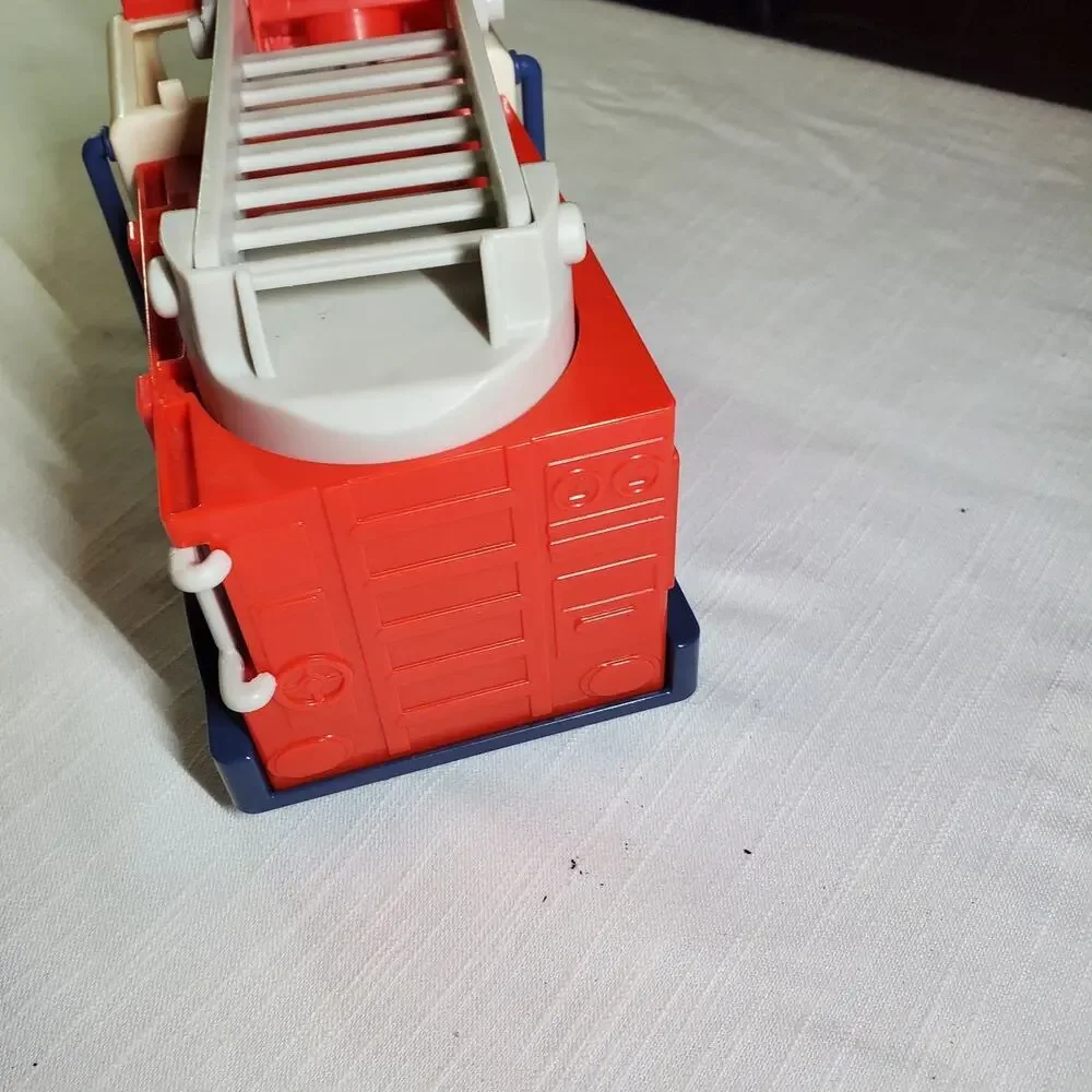 Bluey Fire Truck Toy Vehicle Red Plastic Fire Engine Rolling Wheels Set